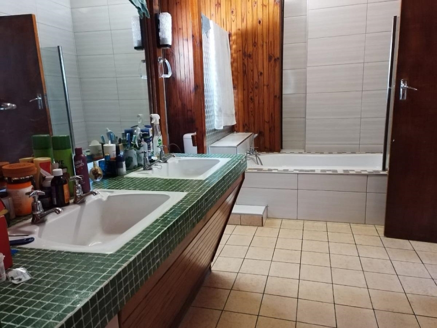 5 Bedroom Property for Sale in Sasolburg Free State